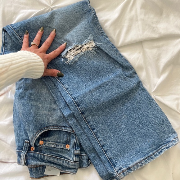 Levi’s Ribcage Distressed Blue Jean - Picture 2 of 2